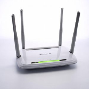 TP-LINK TL WR-WR820N 300 MBPS MULTI-MODE WiFi-ROUTER